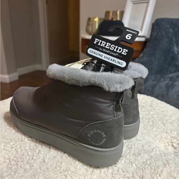 FIRESIDE BY DEARFOAMS Women's Byron Bay Shearling Slipper, size 6 NEW! NWTS - Picture 3 of 7